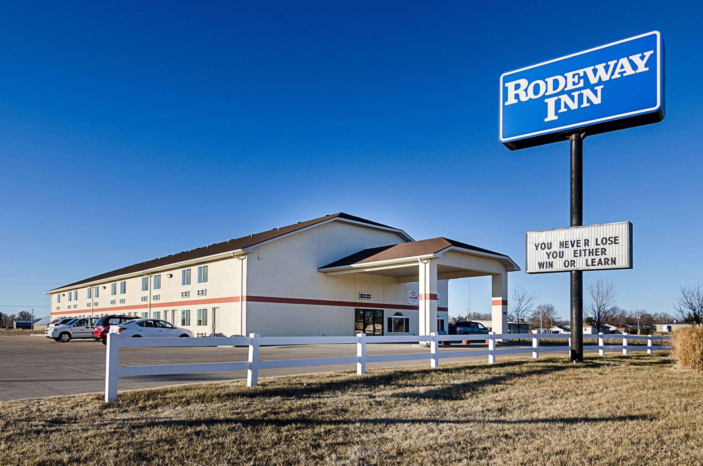 Rodeway Inn Larned Exterior foto